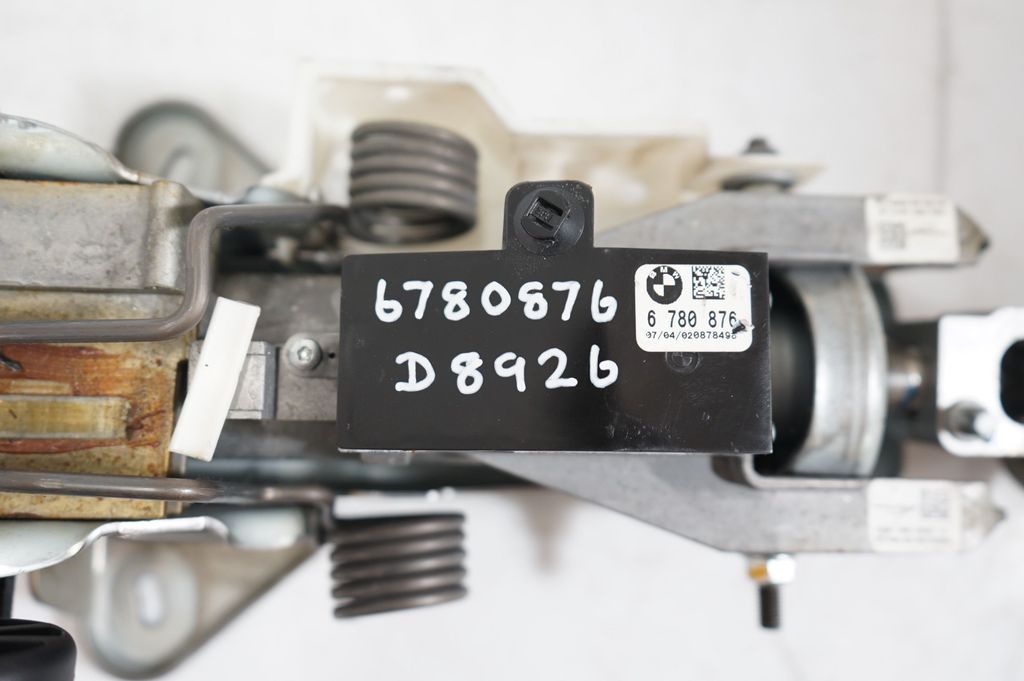 Steering wheel axle (9)