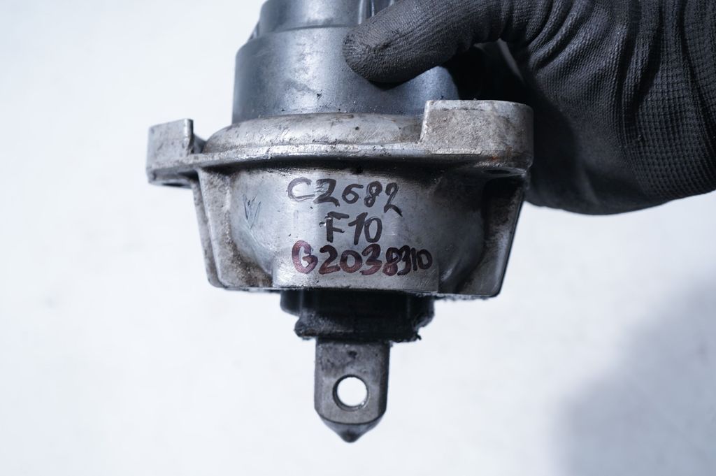 Engine mount bracket (7)
