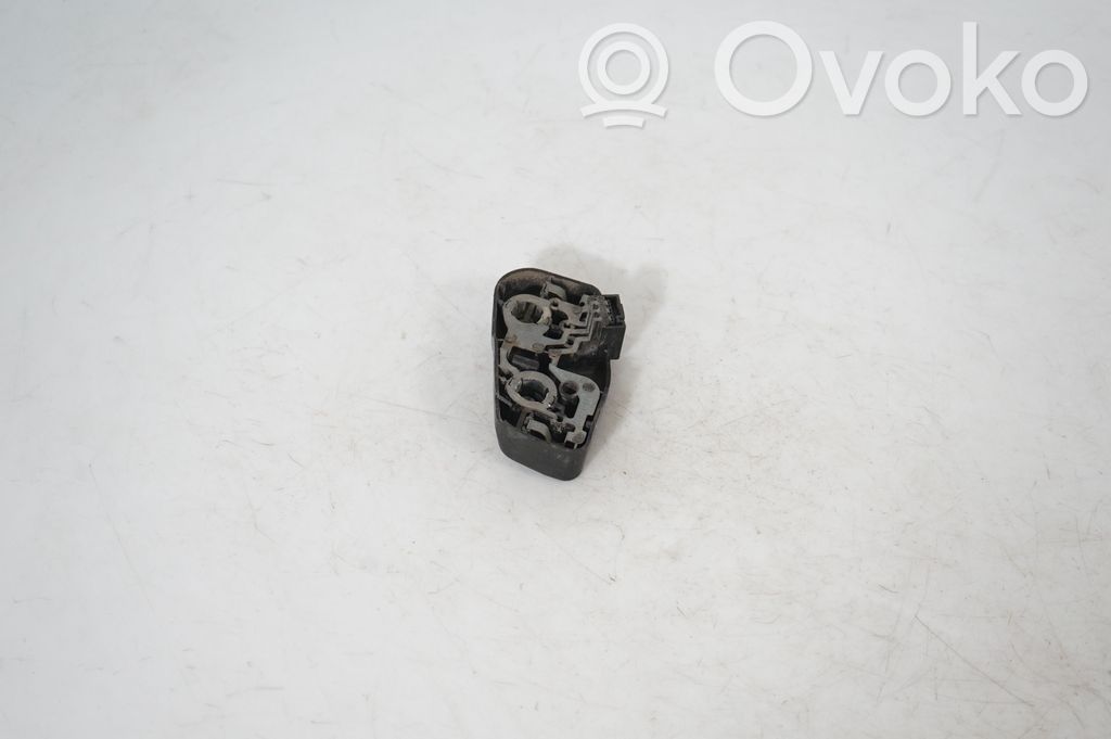 Tail light bulb cover holder (4)