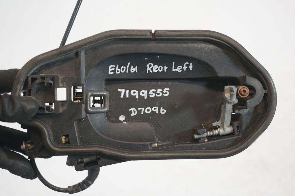 Rear door exterior handle (7)