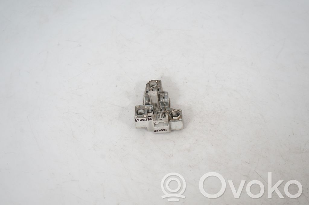 Tail light bulb cover holder (2)