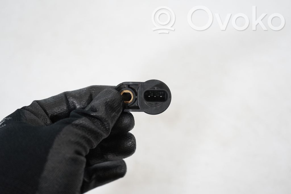 Camshaft position sensor (7)