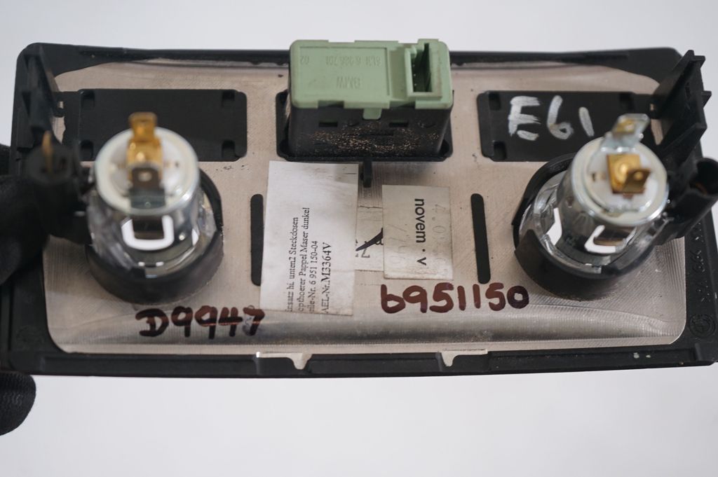 Cigarette lighter trim rear (8)