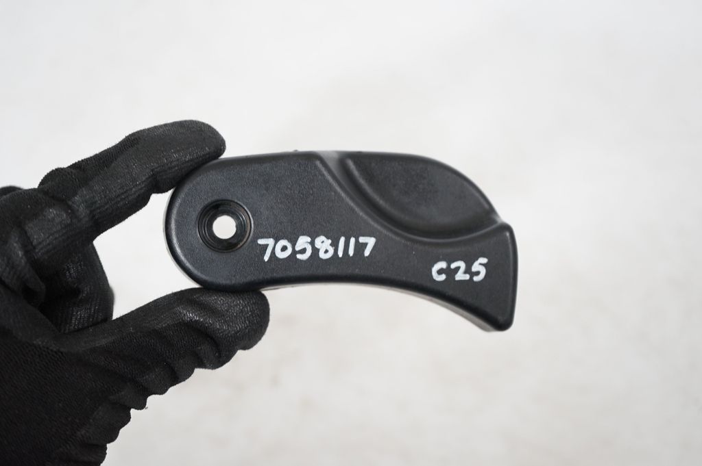 Engine bonnet (hood) release handle (7)