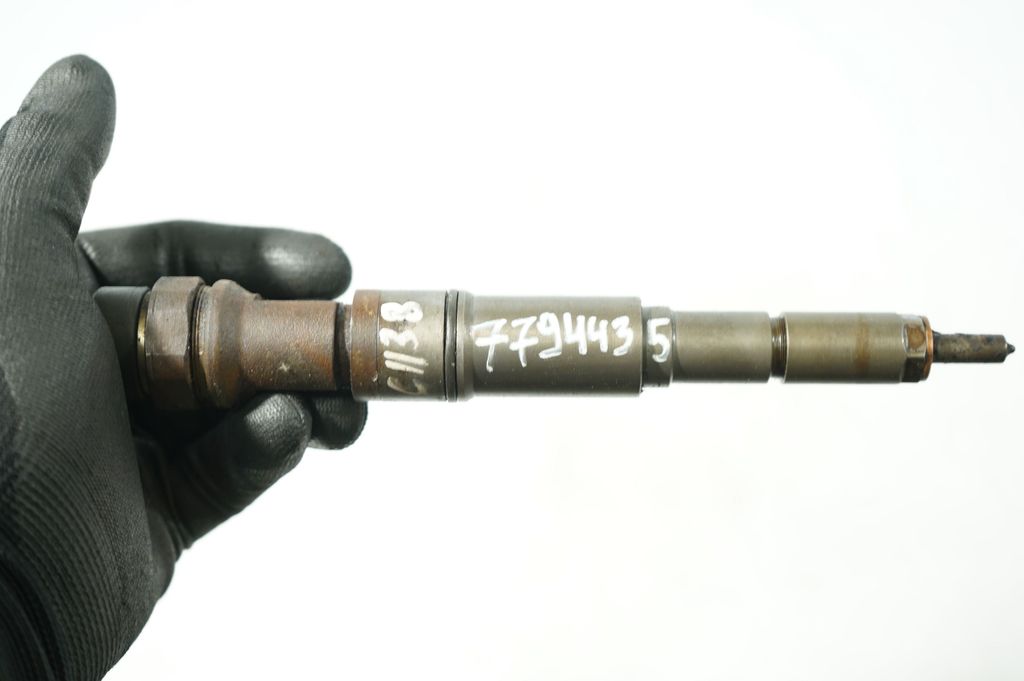Fuel injector (7)