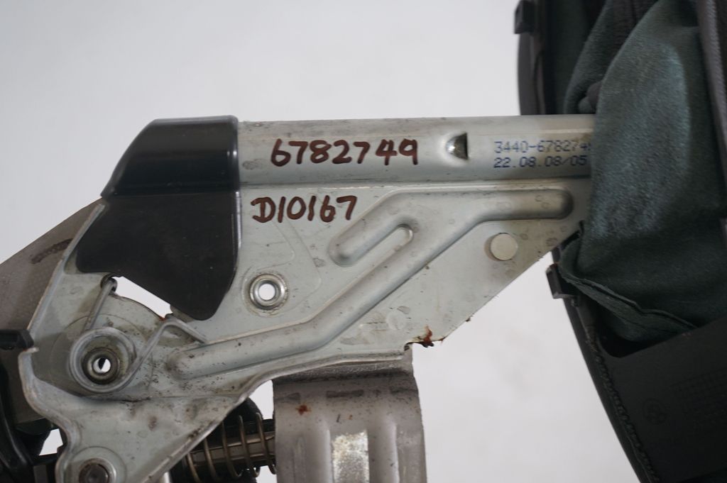 Handbrake/parking brake lever assembly (8)