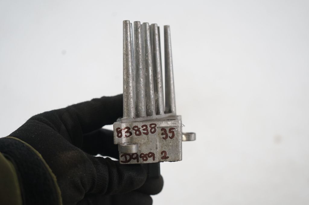 Heater blower motor/fan resistor (8)