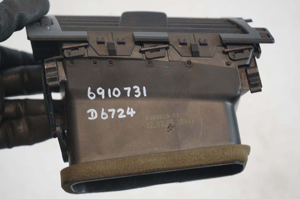 Dashboard side air vent grill/cover trim (8)