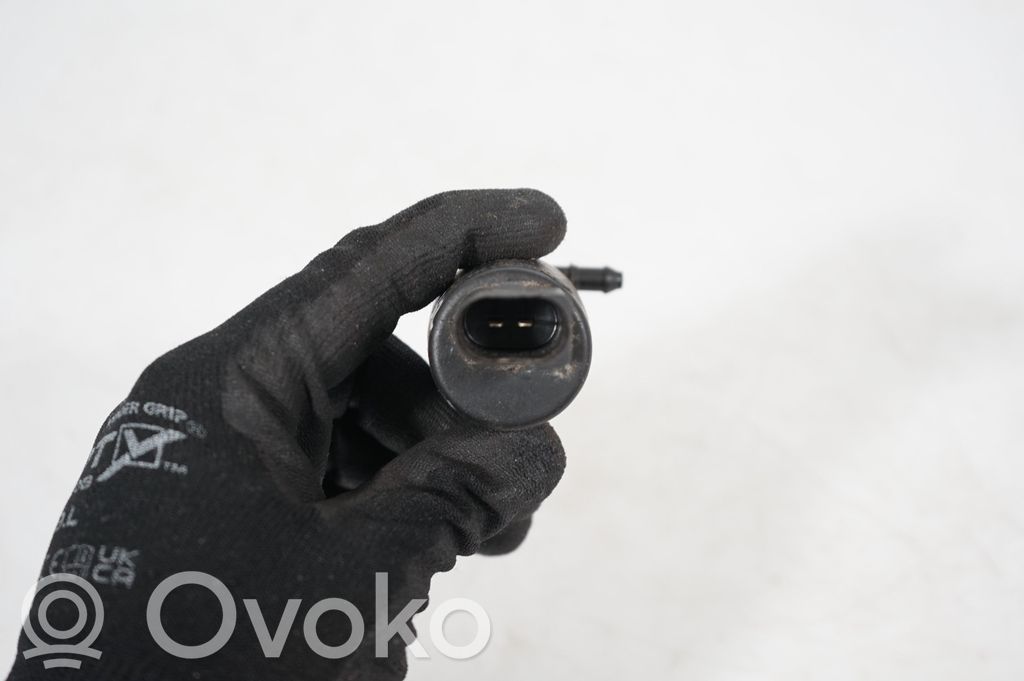 Windscreen/windshield washer pump (6)