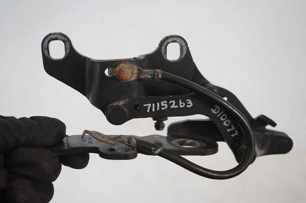 Engine bonnet/hood hinges (7)