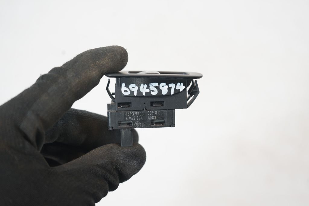 Electric window control switch (9)