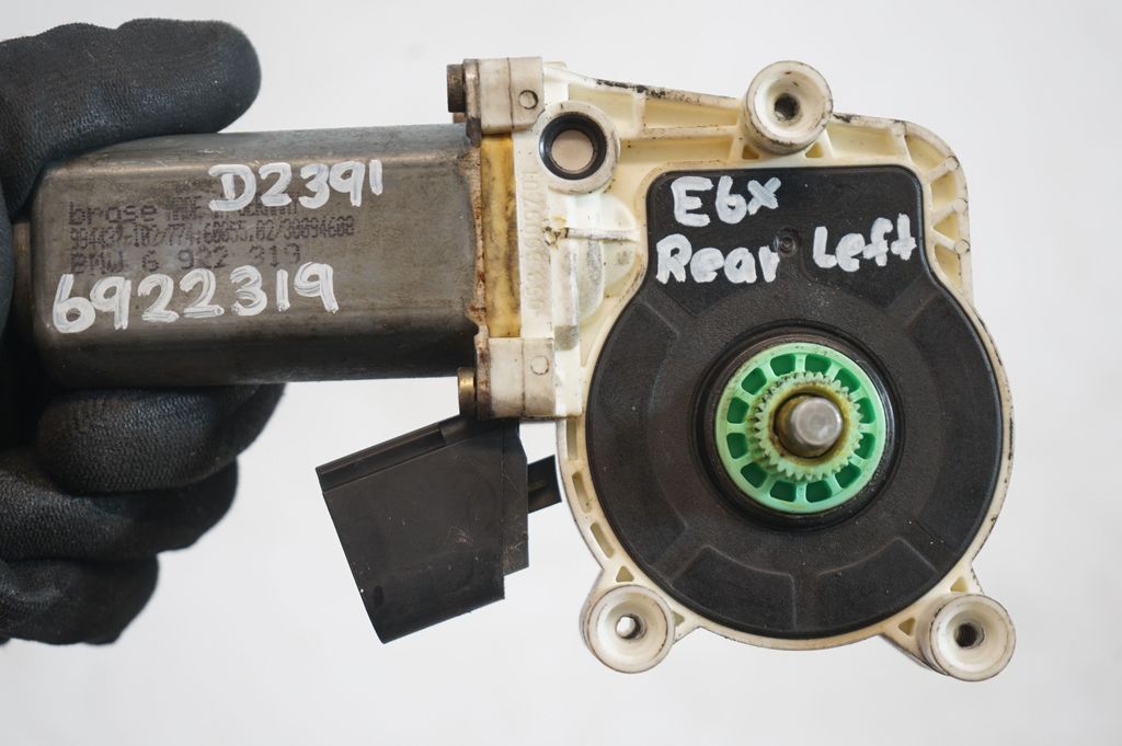 Rear door window regulator motor (9)