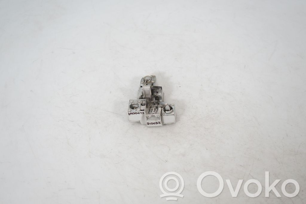 Tail light bulb cover holder (2)