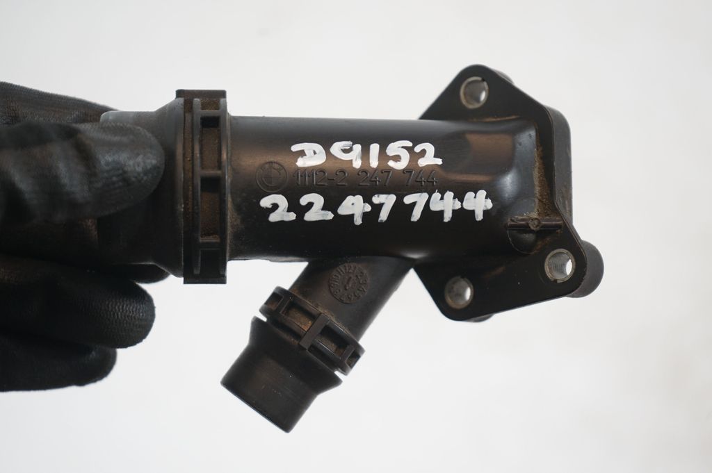 Engine coolant pipe/hose (8)