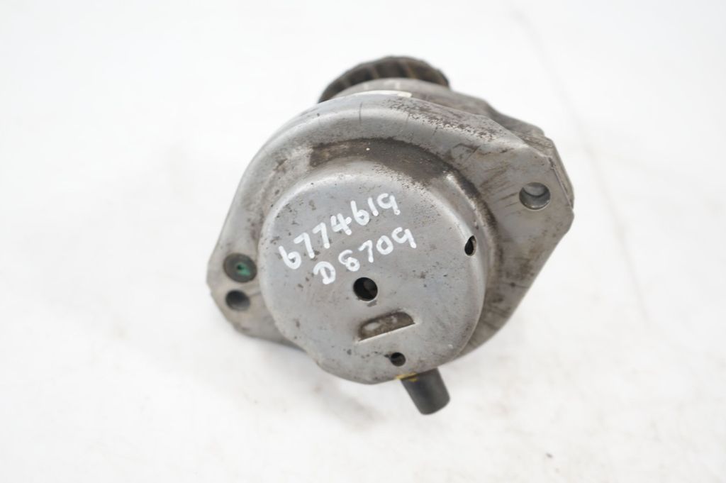 Engine mount bracket (8)