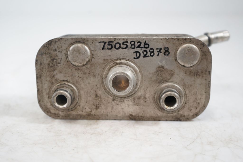 Engine oil radiator (10)