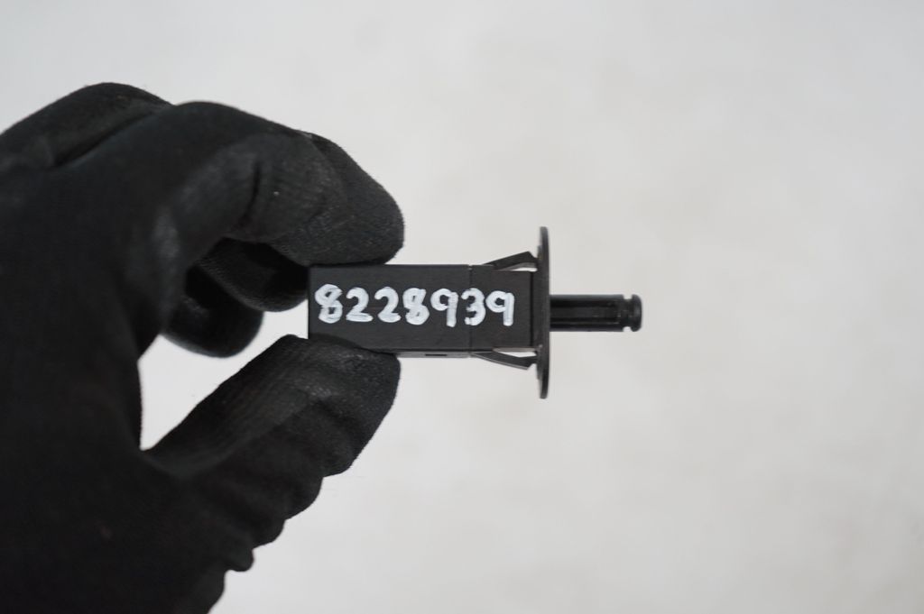 Fuel tank cap lock (8)