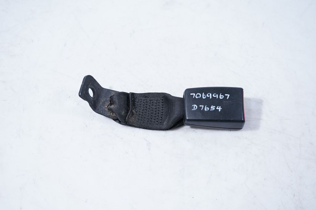 Rear seatbelt buckle (6)