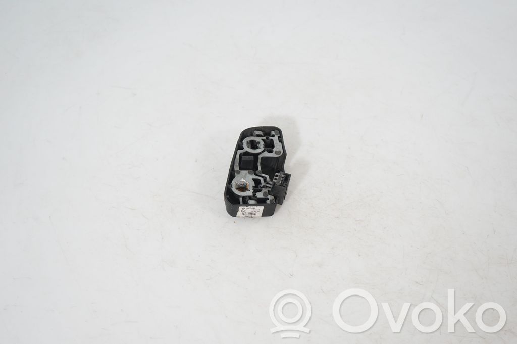 Tail light bulb cover holder (4)