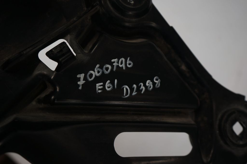 Rear bumper mounting bracket (8)