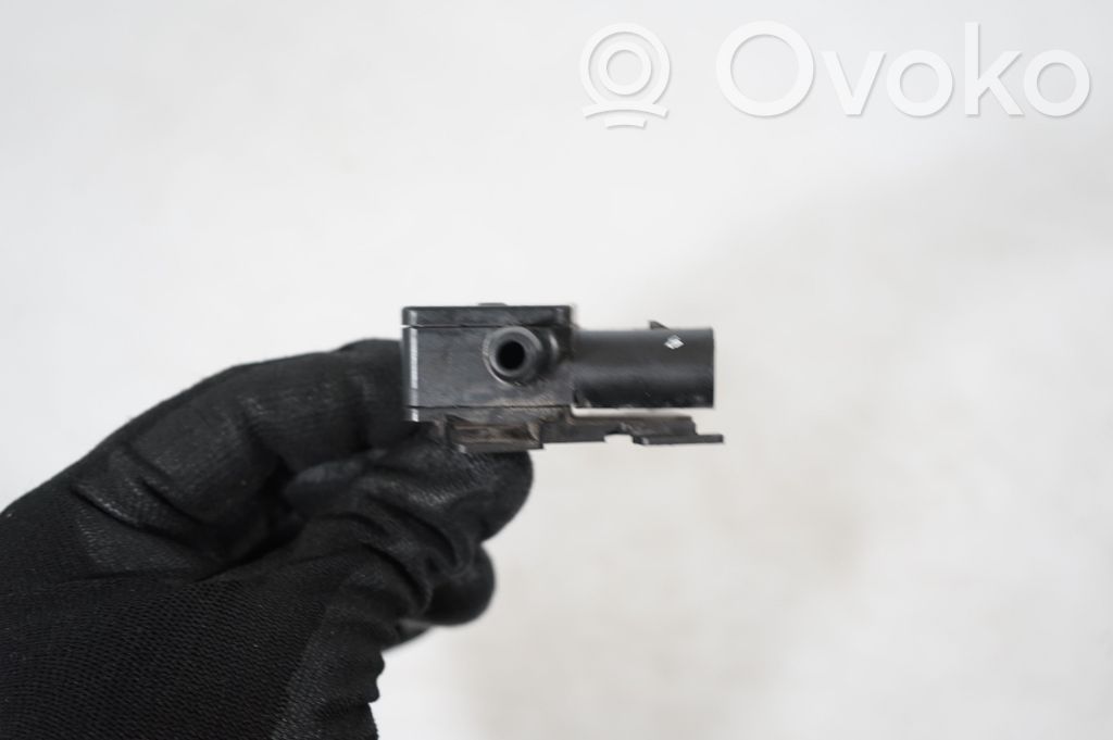 Exhaust gas pressure sensor (6)