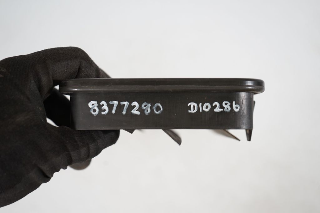 Quarter panel pressure vent (8)