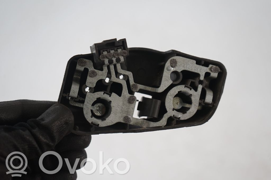 Tail light bulb cover holder (6)