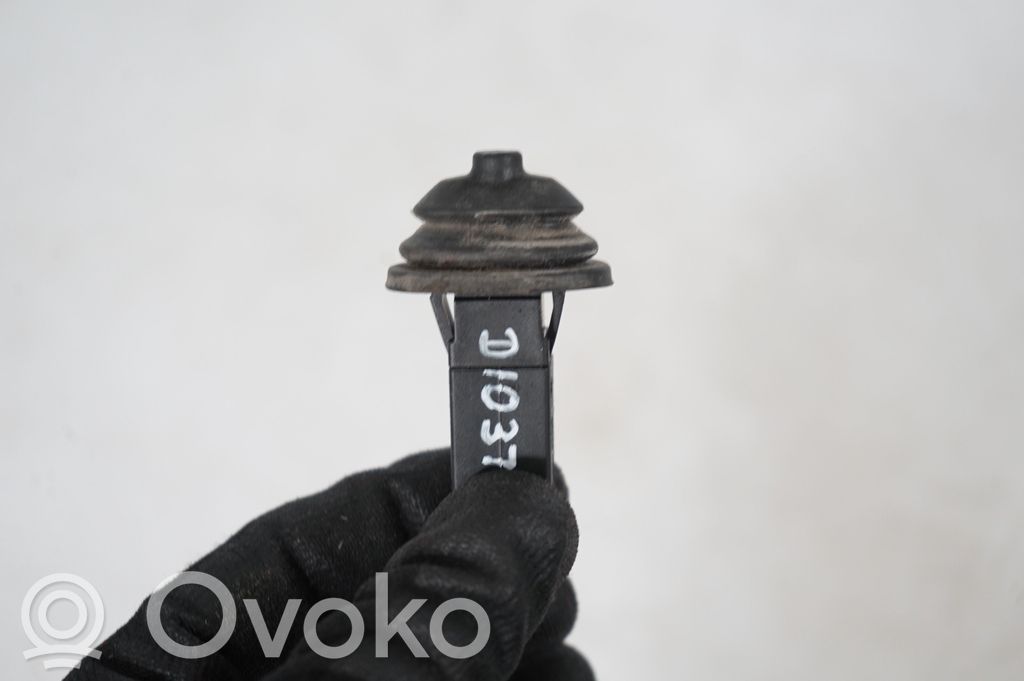 Fuel tank cap lock (6)