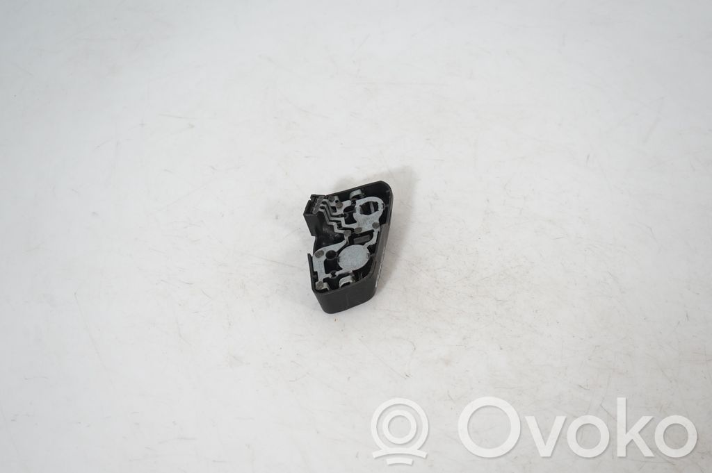 Tail light bulb cover holder (4)