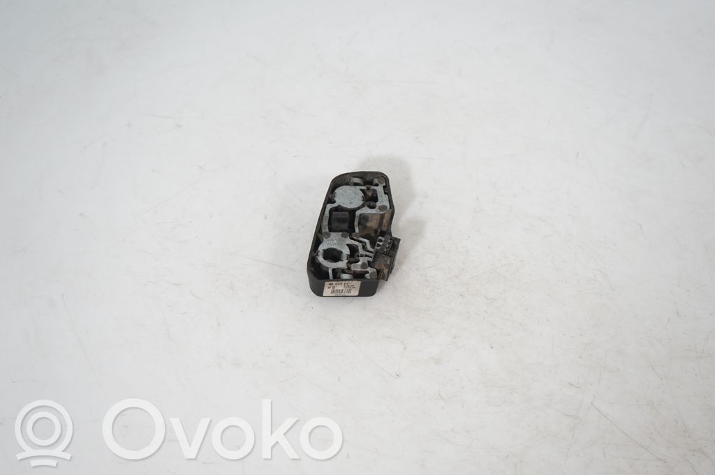 Tail light bulb cover holder (4)