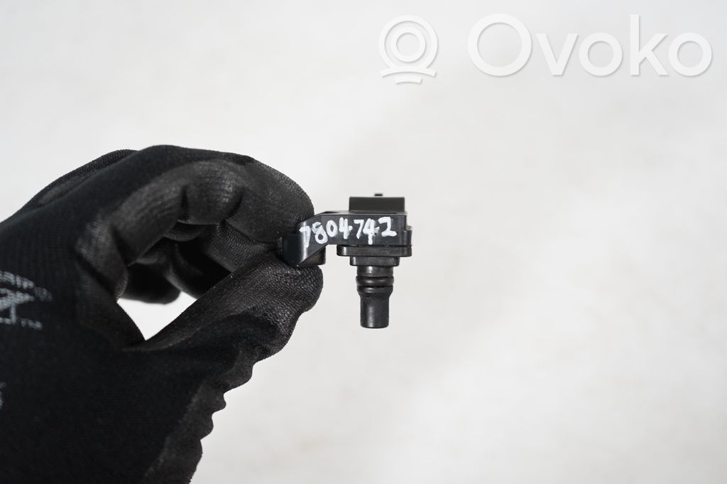 Air pressure sensor (8)