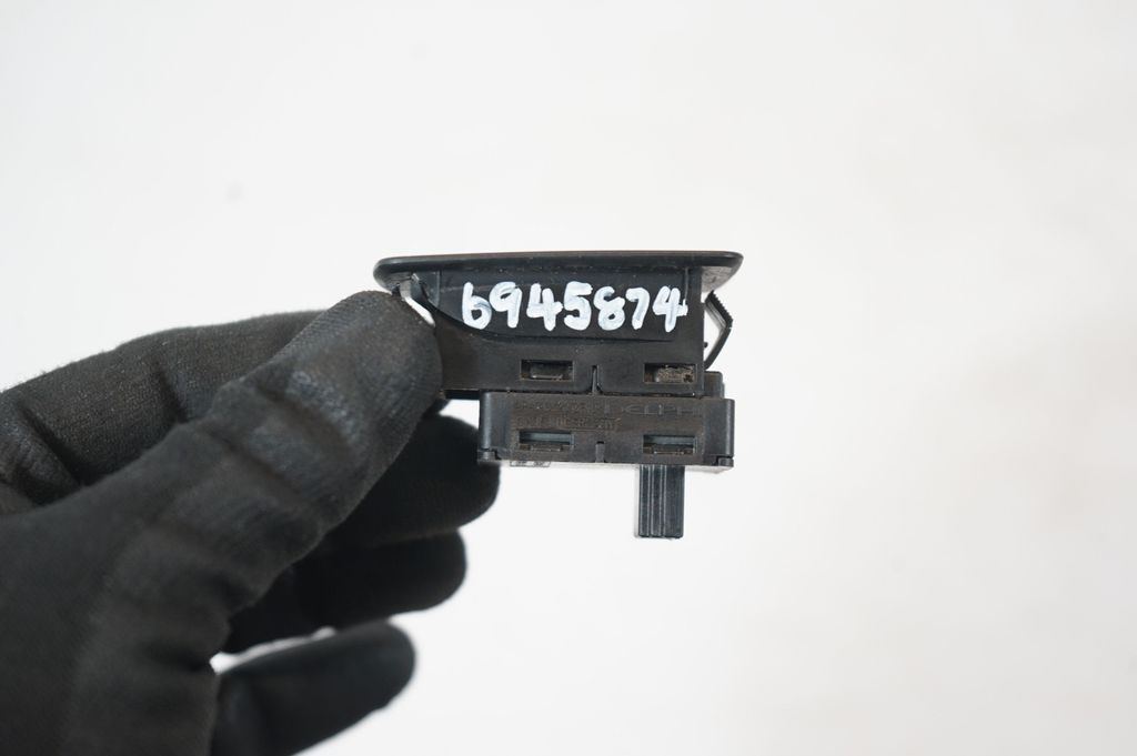 Electric window control switch (8)