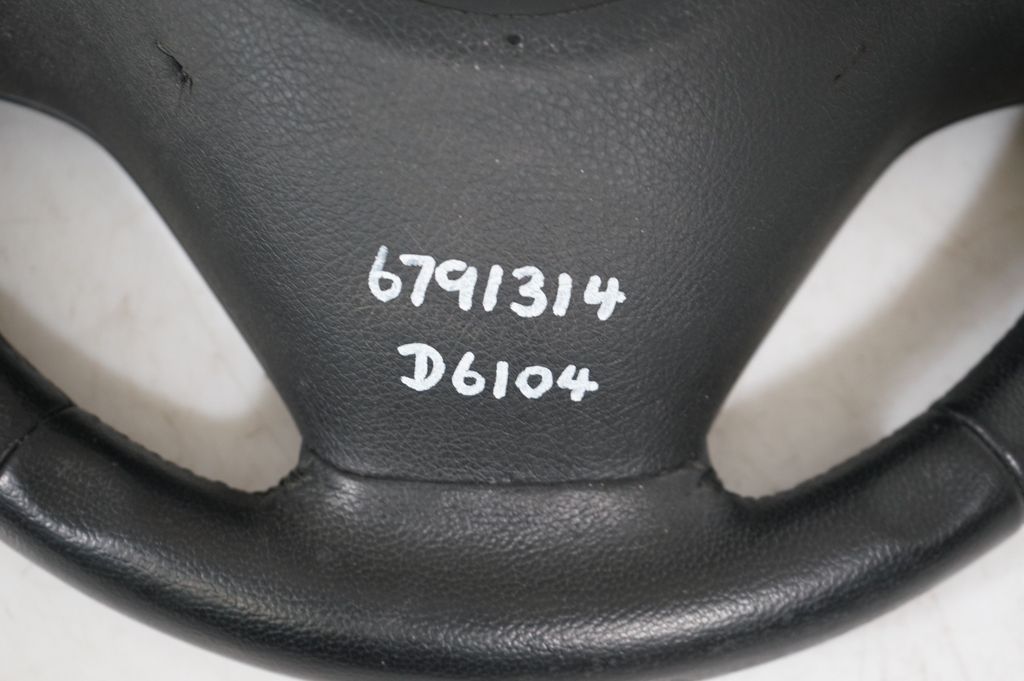 Steering wheel (10)