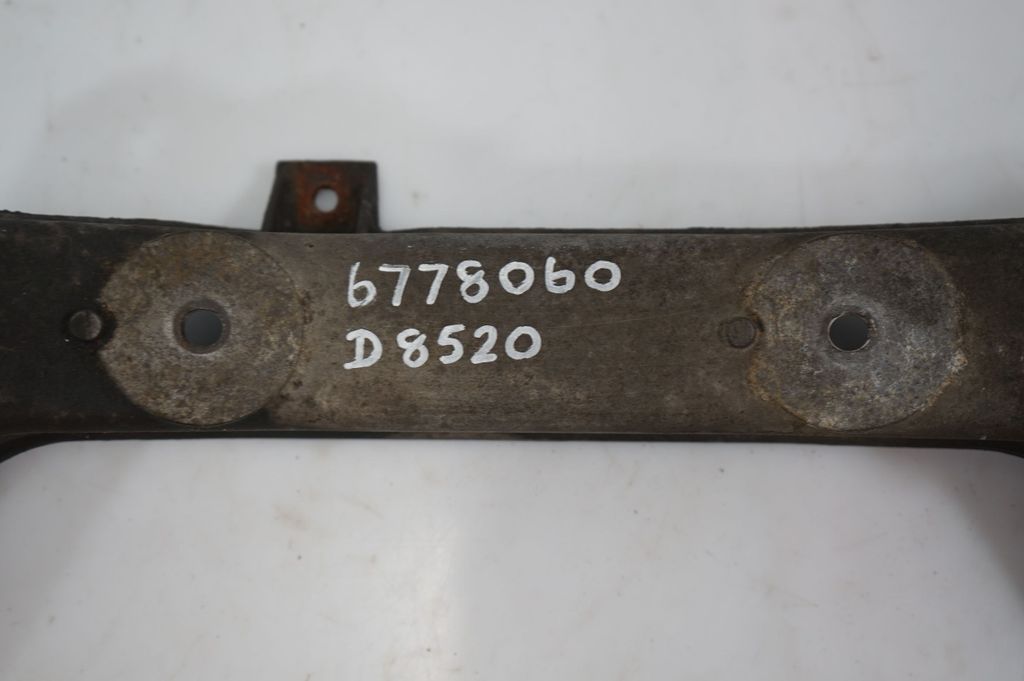 Gearbox mounting bracket (7)