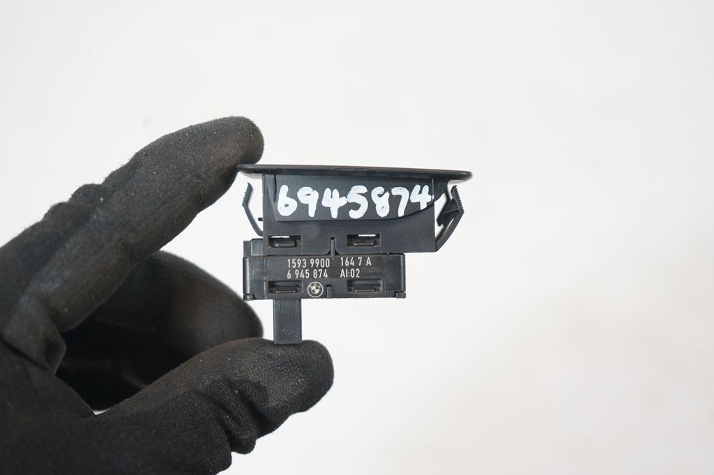 Electric window control switch (9)