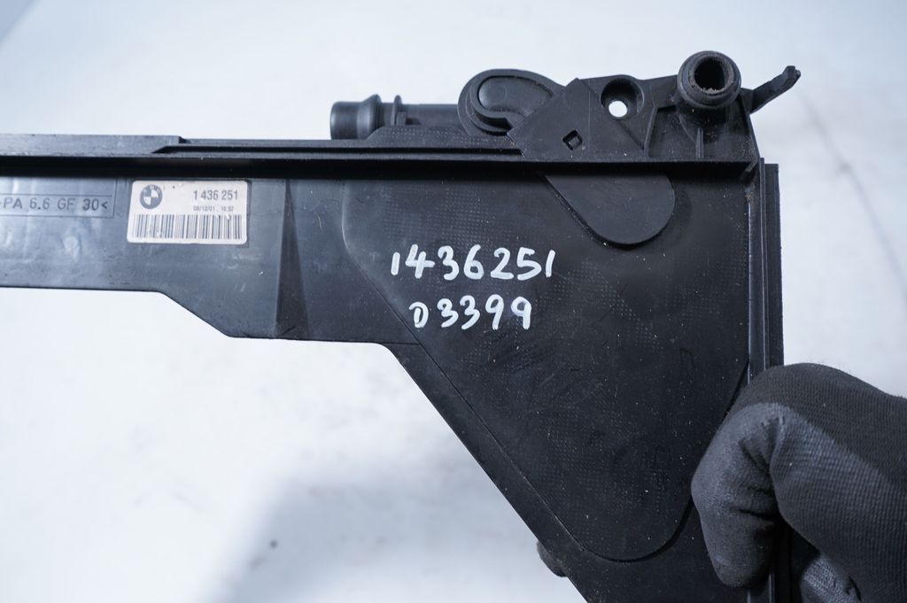 Coolant expansion tank/reservoir (8)