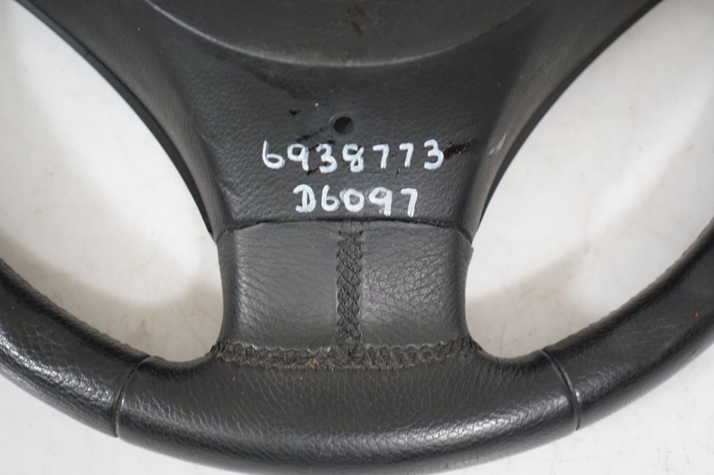 Steering wheel (10)