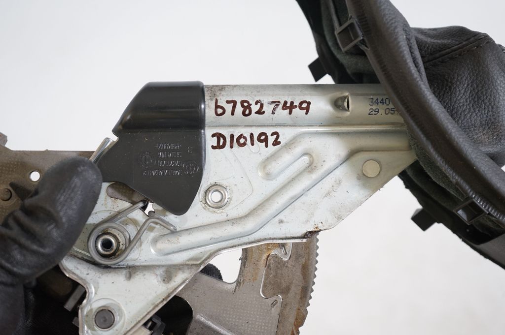 Handbrake/parking brake lever assembly (8)