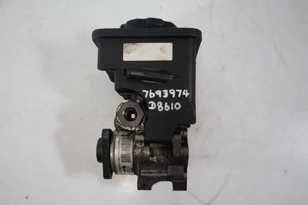 Power steering pump (10)
