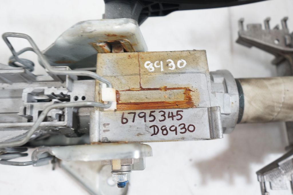 Steering wheel axle (10)