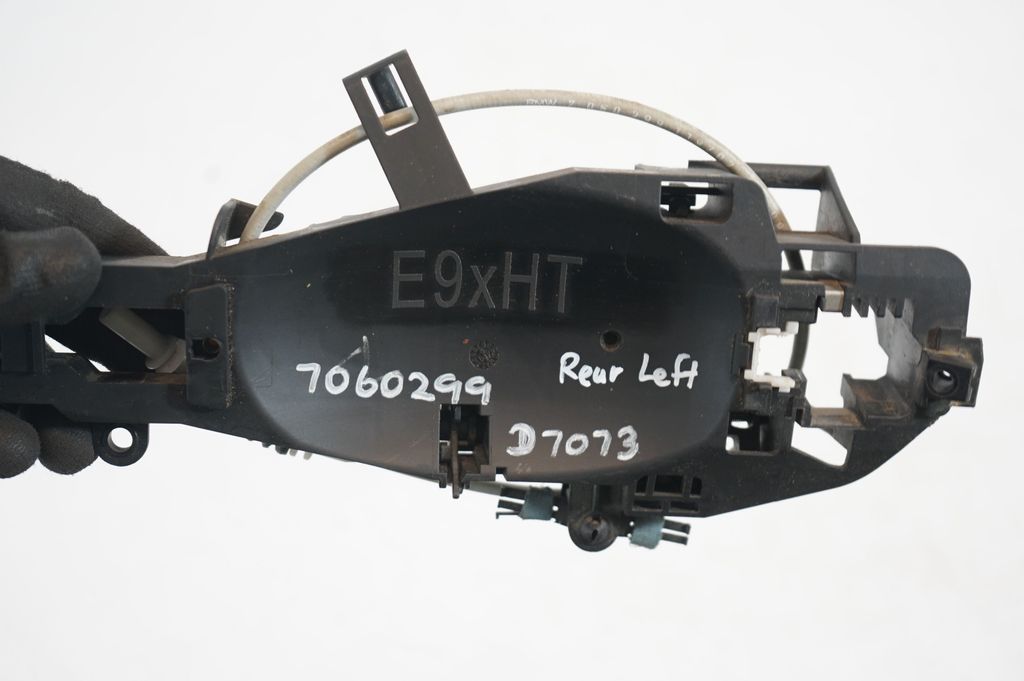 Rear door exterior handle (7)