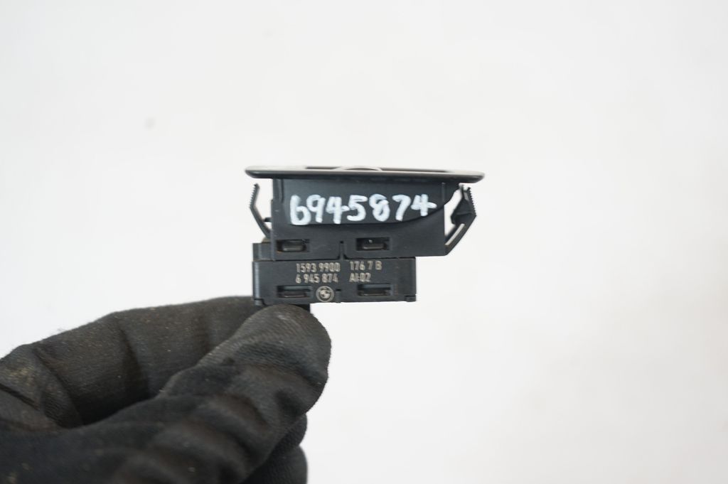 Electric window control switch (8)