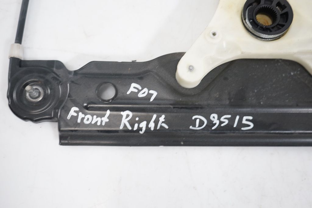 Front door window regulator with motor (9)