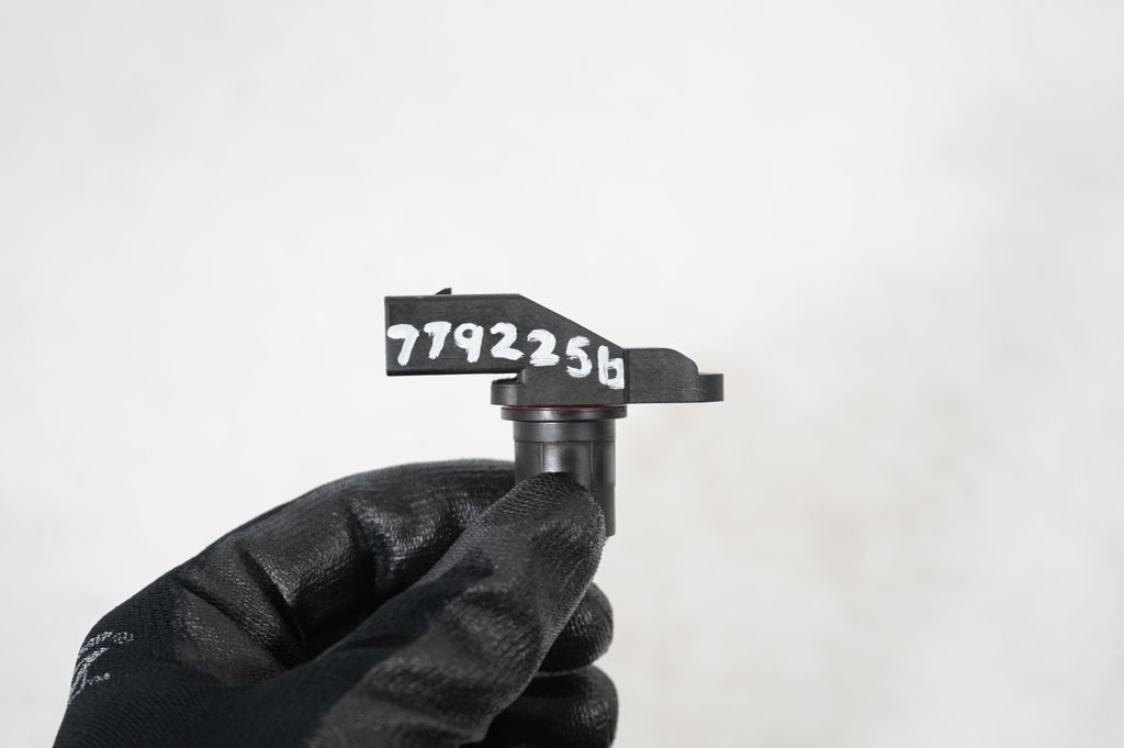 Camshaft position sensor (10)