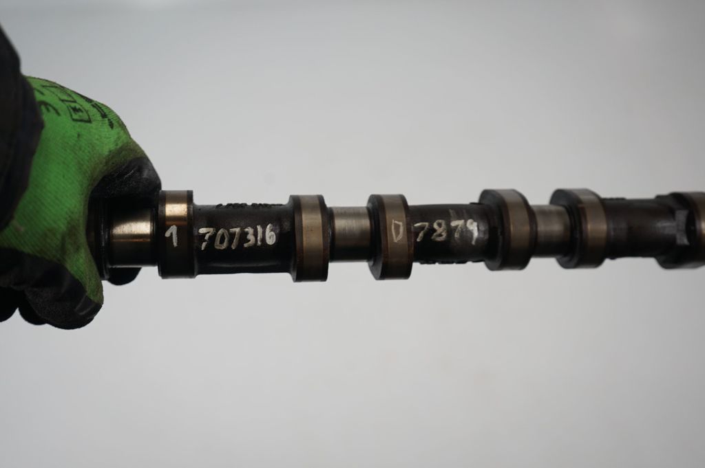 Camshaft (5)