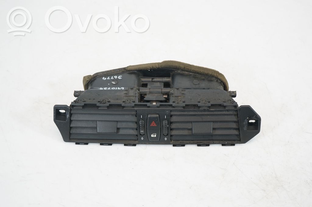 Dash center air vent grill