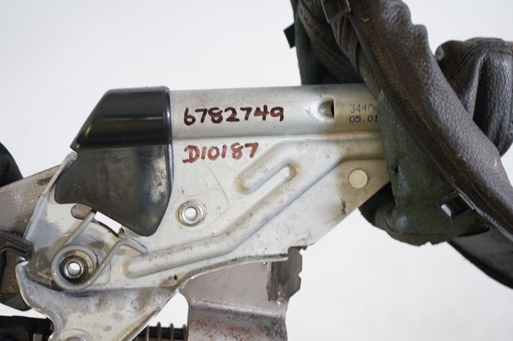 Handbrake/parking brake lever assembly (8)