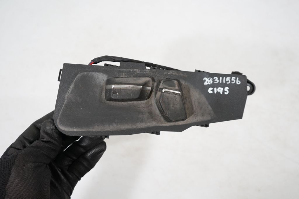 Seat control switch (8)