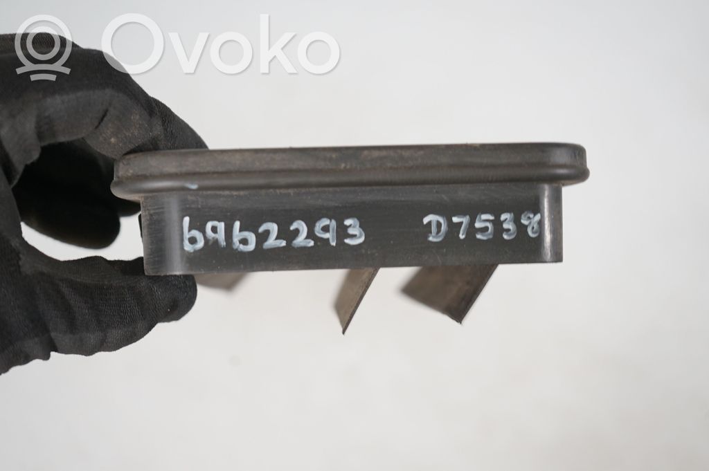 Quarter panel pressure vent (8)