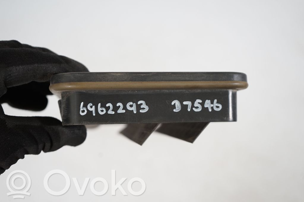 Quarter panel pressure vent (8)